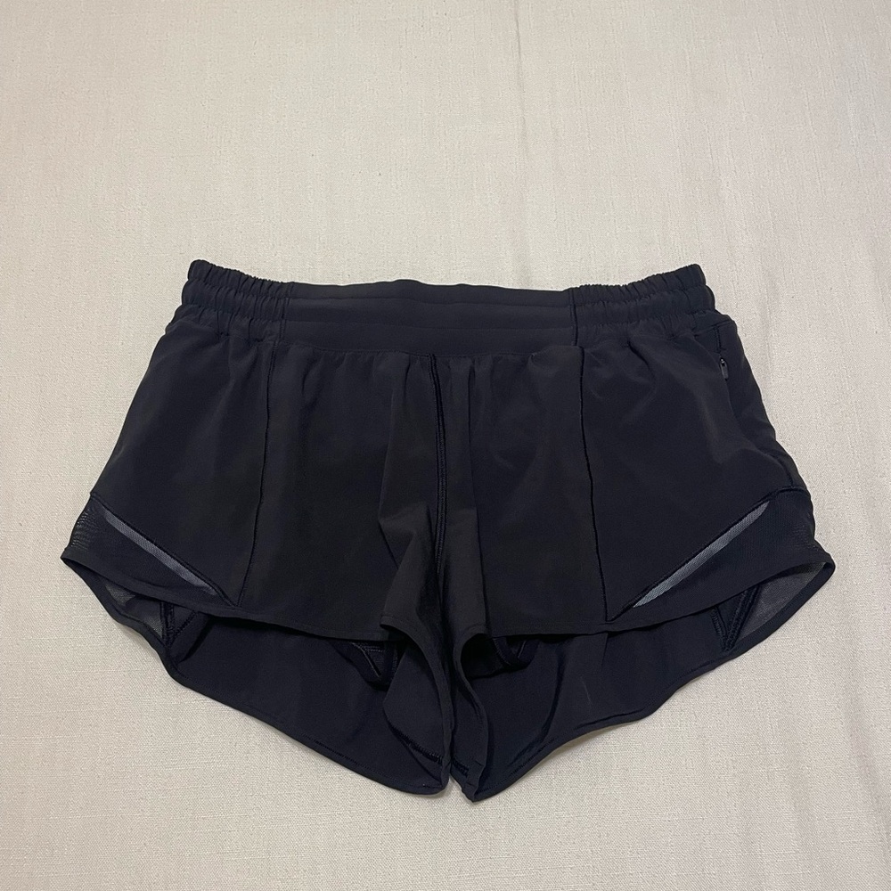 Lululemon hotty hot short low rise 2.5 inch size 8